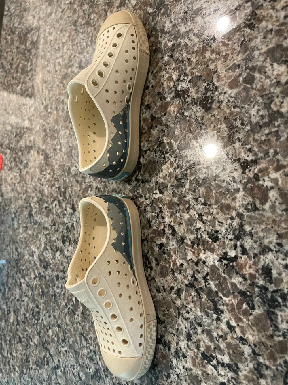 Native Kids Slip-On Water Shoes in Cream | size C7